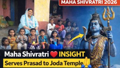 INSIGHT volunteers distributing prasad and sharbat to children during Maha Shivratri at Joda Temple RaniganjINSIGHT volunteers distributing prasad and sharbat to children during Maha Shivratri at Joda Temple Raniganj