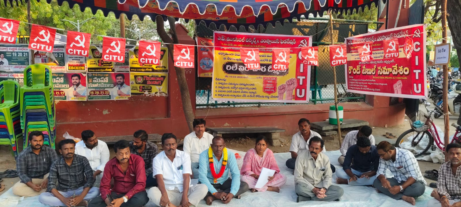 Proddatur municipal workers protest dismissal of employee with hunger strike and union support